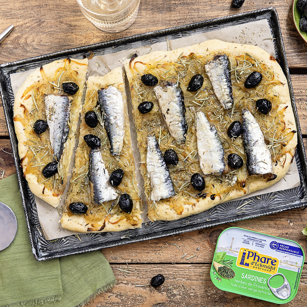 Pissaladière aux sardines et aux herbes de Provence Pissaladière aux sardines et aux herbes de Provence